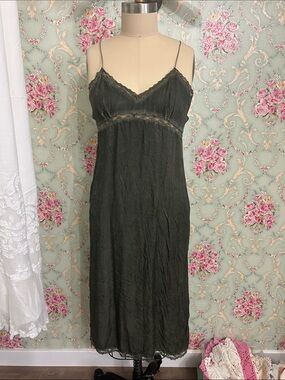 ZARA DRESS 🌸 Beautiful Green vneck FLATTERING spaghetti strap lace EUC slip Sz M